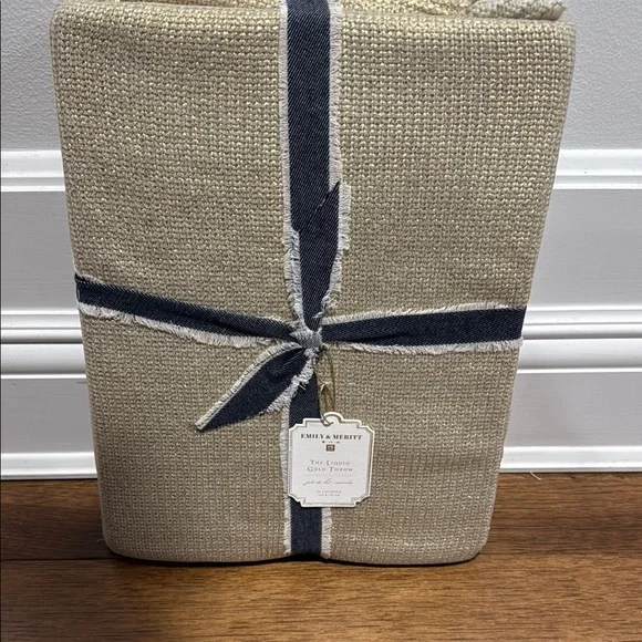 NWT Pottery Barn Emily & Meritt Textured Throw Blanket - Picture 1 of 4